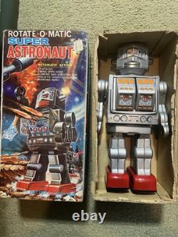 1960's Working HORIKAWA S. H JAPAN 12 BOX TINPLATE BATT OP SUPER ASTRONAUT ROBOT