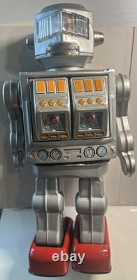 1960's Working HORIKAWA S. H JAPAN 12 BOX TINPLATE BATT OP SUPER ASTRONAUT ROBOT