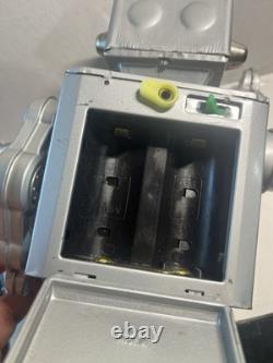1960's Working HORIKAWA S. H JAPAN 12 BOX TINPLATE BATT OP SUPER ASTRONAUT ROBOT