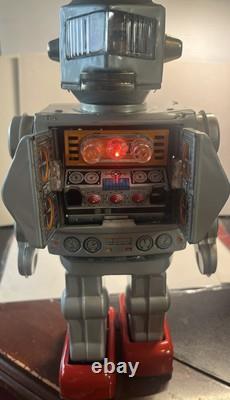 1960's Working HORIKAWA S. H JAPAN 12 BOX TINPLATE BATT OP SUPER ASTRONAUT ROBOT