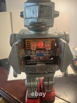 1960's Working HORIKAWA S. H JAPAN 12 BOX TINPLATE BATT OP SUPER ASTRONAUT ROBOT