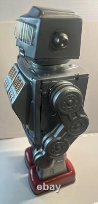 1960's Working HORIKAWA S. H JAPAN 12 BOX TINPLATE BATT OP SUPER ASTRONAUT ROBOT