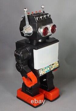 1984 Vintage Kamco Saturn TV Giant Walkign Robot Battery Op. Space Toy Hong Kong