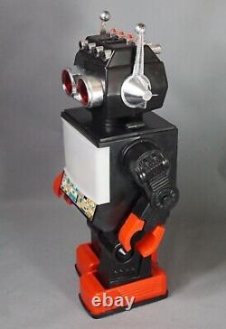 1984 Vintage Kamco Saturn TV Giant Walkign Robot Battery Op. Space Toy Hong Kong