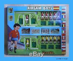 AIRGAM BOYS 12 FOOTBALL FIGURES + board game GREECE GREEK PYROPLAST TOYS VTG