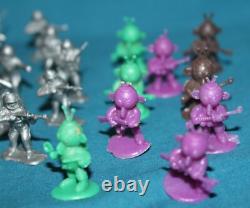 GIANT TOY CO. Space Age Men Alien figures vintage 1960's plastic astronauts