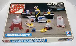 INCOMPLETE Vintage 1982 Entex Toy Loc Blocs Space Base Alpha #1425 DIA Blocks