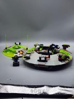 LEGO Space UFO Alien Avenger (6975) Withinstructions And 4 Figures
