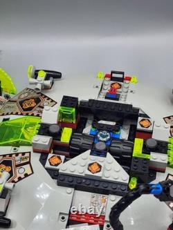 LEGO Space UFO Alien Avenger (6975) Withinstructions And 4 Figures