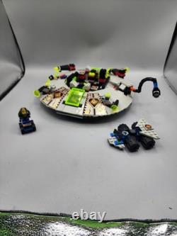 LEGO Space UFO Alien Avenger (6975) Withinstructions And 4 Figures