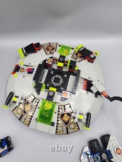 LEGO Space UFO Alien Avenger (6975) Withinstructions And 4 Figures