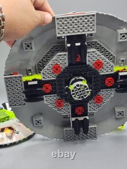 LEGO Space UFO Alien Avenger (6975) Withinstructions And 4 Figures