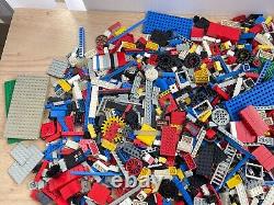 LEGO VINTAGE BULK COLLECTION with figures 5.65kgs train, city, castle, space