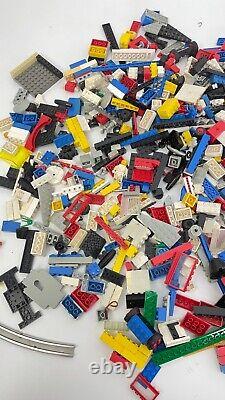 LEGO VINTAGE CITY & SPACE & CASTLE 80'S & 90'S BULK LOT 2.5KGS with figs