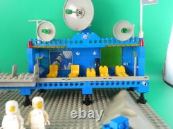 LEGO Vintage Classic Space 6970 Command Base Beta-1 instructions complete 2