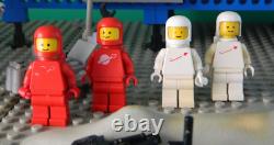 LEGO Vintage Classic Space 6970 Command Base Beta-1 instructions complete 2