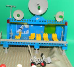 LEGO Vintage Classic Space 6970 Command Base Beta-1 instructions complete 3