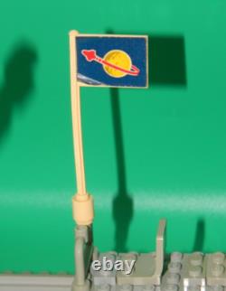 LEGO Vintage Classic Space 6970 Command Base Beta-1 instructions complete 3