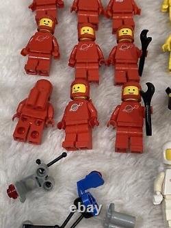 Lego Classic Space Man Astronaut Mini figures Lot Of 31 Figures As Shown Vintage