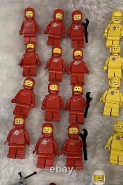 Lego Classic Space Man Astronaut Mini figures Lot Of 31 Figures As Shown Vintage
