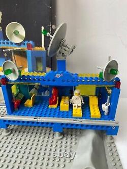 Lego Space 6970 Beta-1 Command Base 100% Complete with box and instructions