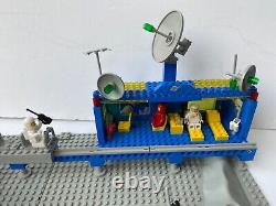 Lego Space 6970 Beta-1 Command Base 100% Complete with box and instructions