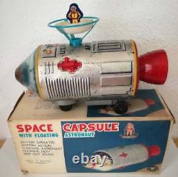 MASUDAYA Made in Japan 60'S VTG TIN TOY SPACE CAPSULE WITH 2 FLOATING ASTRONAUTS