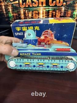 ME 091 VINTAGE SPACE TANK SPACE TOY TIN LITHO IN ORIGINAL BOX 1960s WORKING