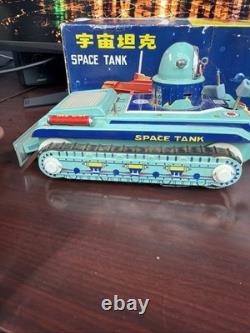 ME 091 VINTAGE SPACE TANK SPACE TOY TIN LITHO IN ORIGINAL BOX 1960s WORKING