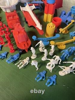 MPC BEYOND TOMORROW Lunar Space Station Playset 1976 Vintage With Box