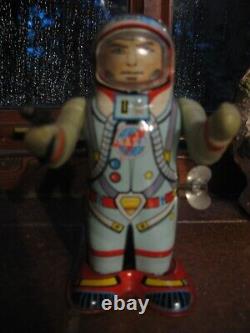 Nice Vintage Spaceman Tin Toy Shudo Wind Up Tinplate Apollo Nasa Astronaut Robot