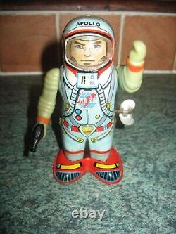 Nice Vintage Spaceman Tin Toy Shudo Wind Up Tinplate Apollo Nasa Astronaut Robot