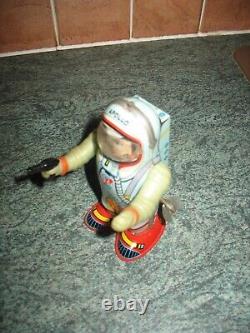 Nice Vintage Spaceman Tin Toy Shudo Wind Up Tinplate Apollo Nasa Astronaut Robot