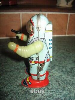 Nice Vintage Spaceman Tin Toy Shudo Wind Up Tinplate Apollo Nasa Astronaut Robot