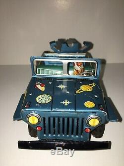 RARE Tin Friction SPACE SURVEY JEEP withAstronaut VINTAGE JAPAN Toy Masters 1960s