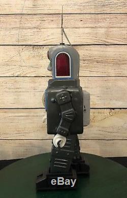 RARE Vintage 1960s Original MOON EXPLORER Space Robot Battery Japan Tin Toy