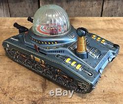 RARE Vintage 60s Daiya Japan Battery Op LOOPING Space Tank Tin Litho Toy WORKS