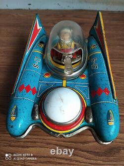 Rare vintage battery powered SPACE SCOUT tin Space toy of 60's made in Japan