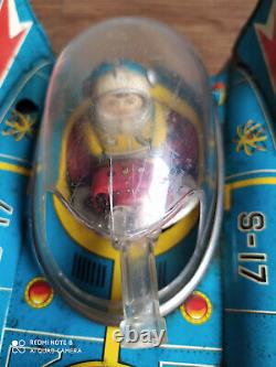 Rare vintage battery powered SPACE SCOUT tin Space toy of 60's made in Japan