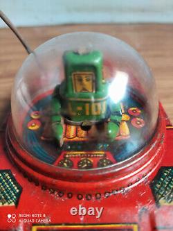 Rare vintage wind-up Space explorer tin toy of 60's (Working order)