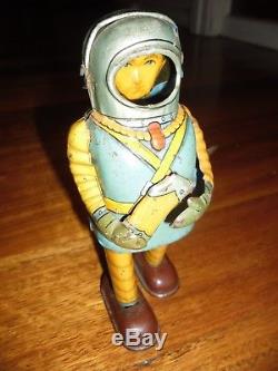 SPACE TROOPER Robot by HAJI 1955 Astronaut RARE vintage tin toy wind up Japan