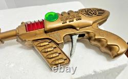 Scarce Vintage Toy Taiyo Space Pilot Jet Ray Gun works sparks & noise AF