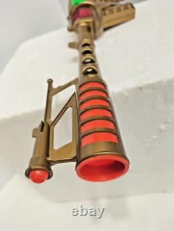 Scarce Vintage Toy Taiyo Space Pilot Jet Ray Gun works sparks & noise AF