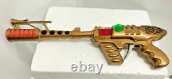Scarce Vintage Toy Taiyo Space Pilot Jet Ray Gun works sparks & noise AF
