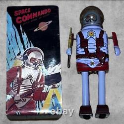 Tinplate Astronaut SPACE COMMANDO Wind-up Type Vintage Tin Toy Showa Retro