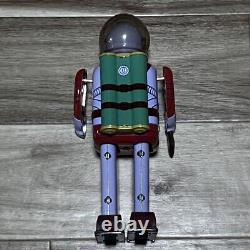 Tinplate Astronaut SPACE COMMANDO Wind-up Type Vintage Tin Toy Showa Retro