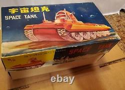 VINTAGE 1950'S BATTERY OP ROBBY ROBOT SPACE TANK TIN TOY WithBOX EARLY B/O CHINA