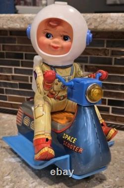 VINTAGE 1960s Litho Tin Plastic Space Scooter Astronaut Rider BOX Japan WORKING