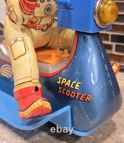 VINTAGE 1960s Litho Tin Plastic Space Scooter Astronaut Rider BOX Japan WORKING