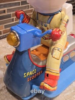 VINTAGE 1960s Litho Tin Plastic Space Scooter Astronaut Rider BOX Japan WORKING